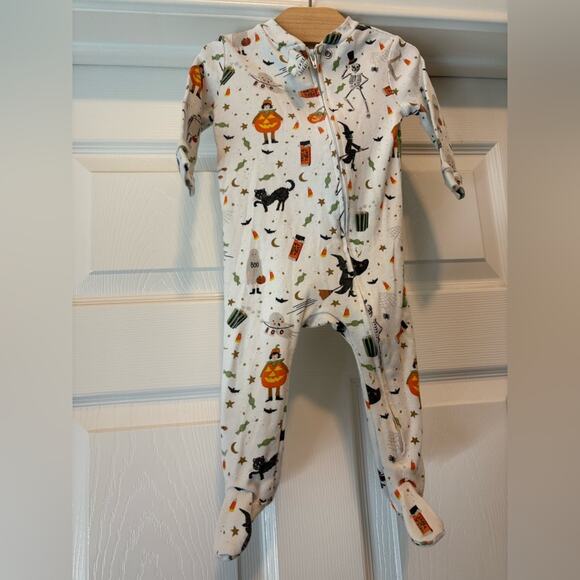 Rifle Paper Co. x Pottery Barn Kids Halloween Print Onesie - Picture 1 of 3